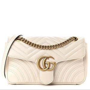 1️⃣7️⃣0️⃣0️⃣ Gucci medium GG Marmont matelassé shoulder bag